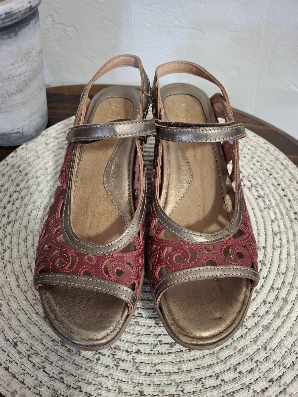 Naot Red/burgundy and Bronze Wedge Sandals Size 40.